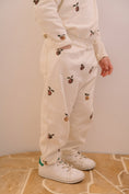 Gallery viewerに画像を読み込む, <STUDIO BOHEME PARIS> CARROT PANTS - ECRU/APPLES（12M-36M）
