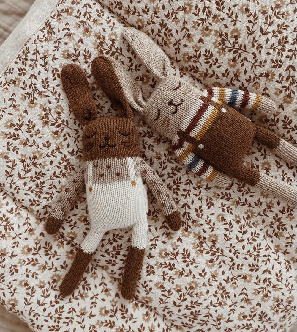 <Main Sauvage>Bunny knit toy - Ecru overalls