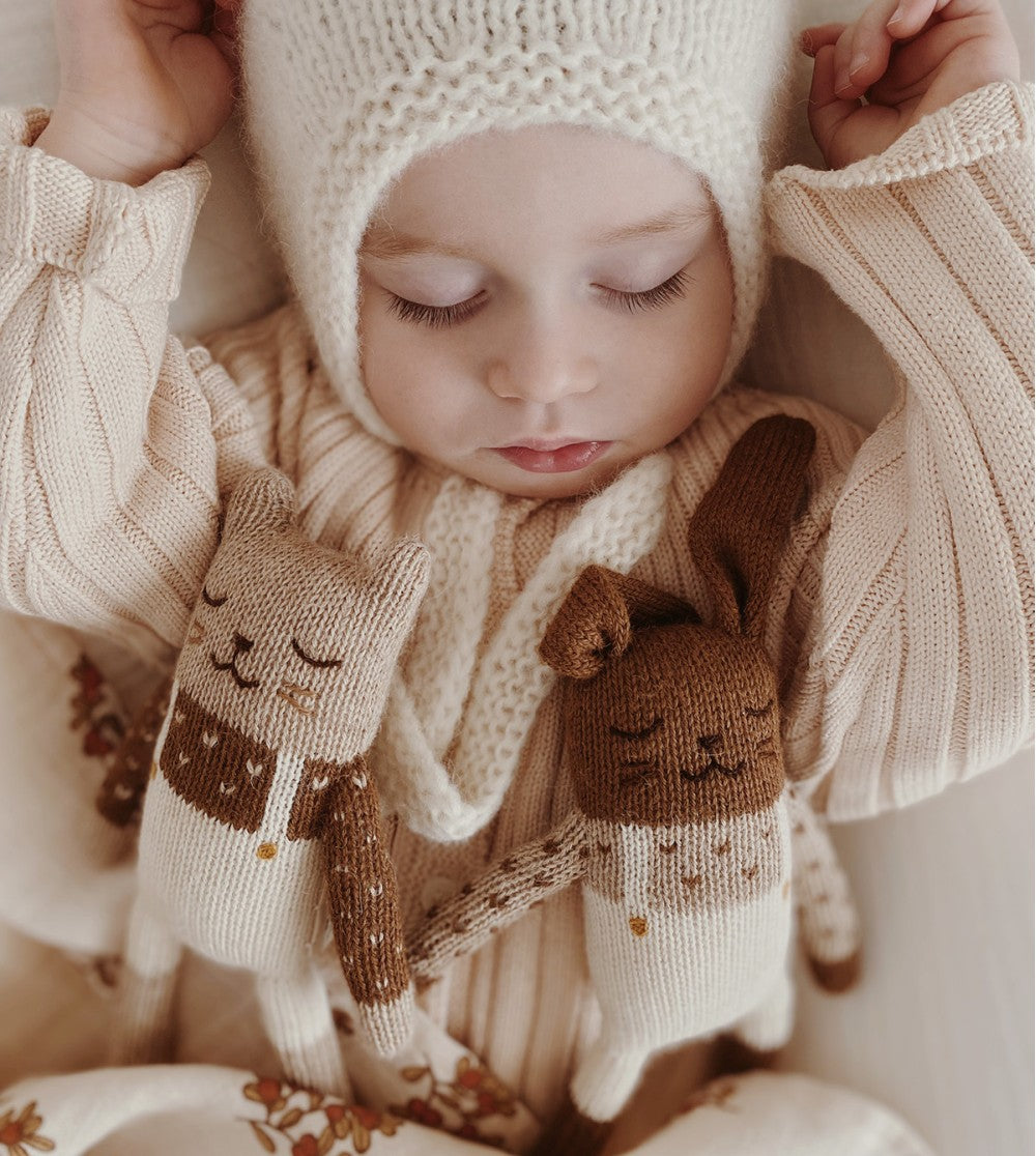 <main sauvage> Bunny knit toy - Ecru overalls</main>