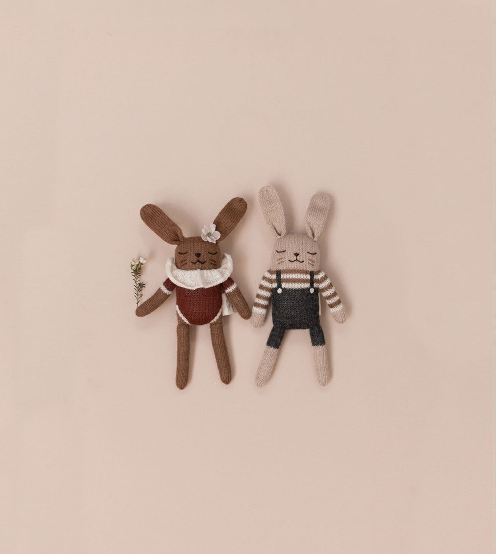 <main sauvage> Bunny knit toy - Black overalls</main>