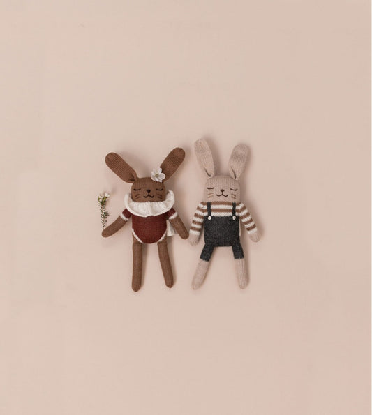 <main sauvage> Bunny knit toy - Black overalls</main>