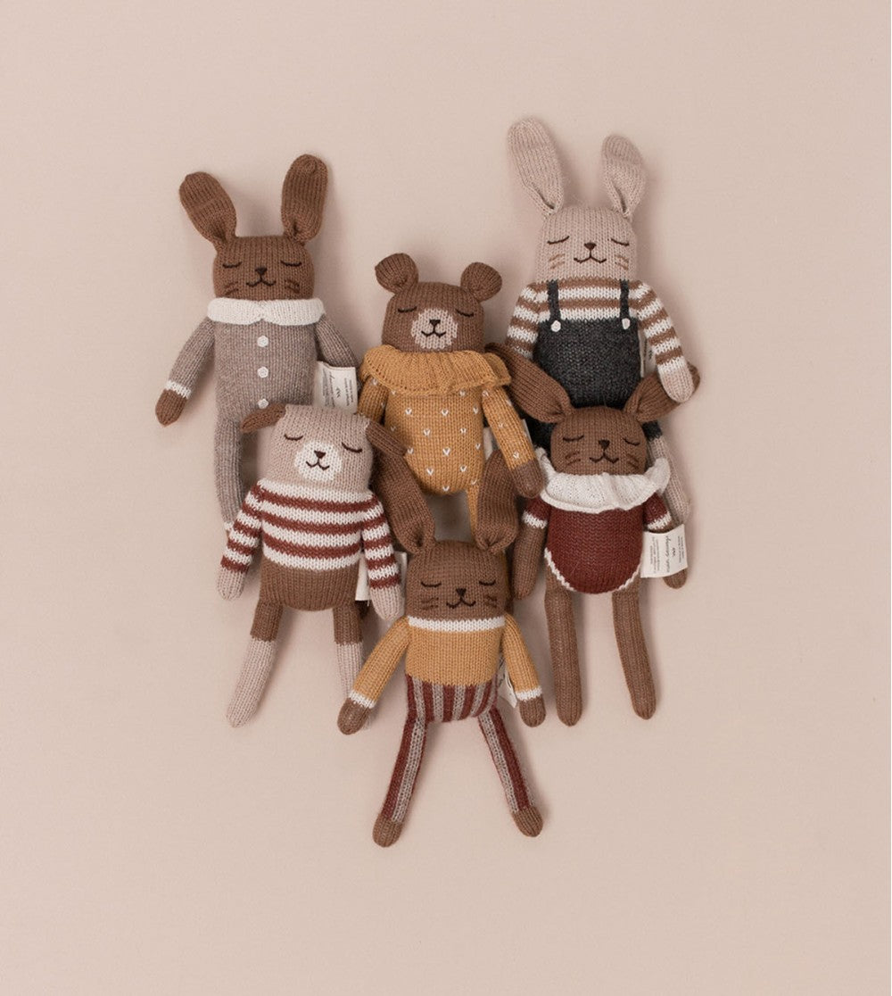 <main sauvage> Bunny knit toy - Black overalls</main>