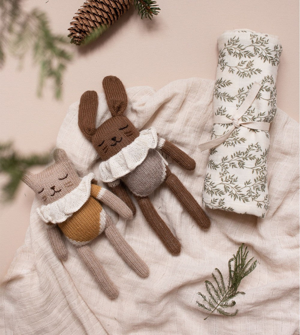 <main sauvage> Bunny knit toy - Oat bodysuit</main>