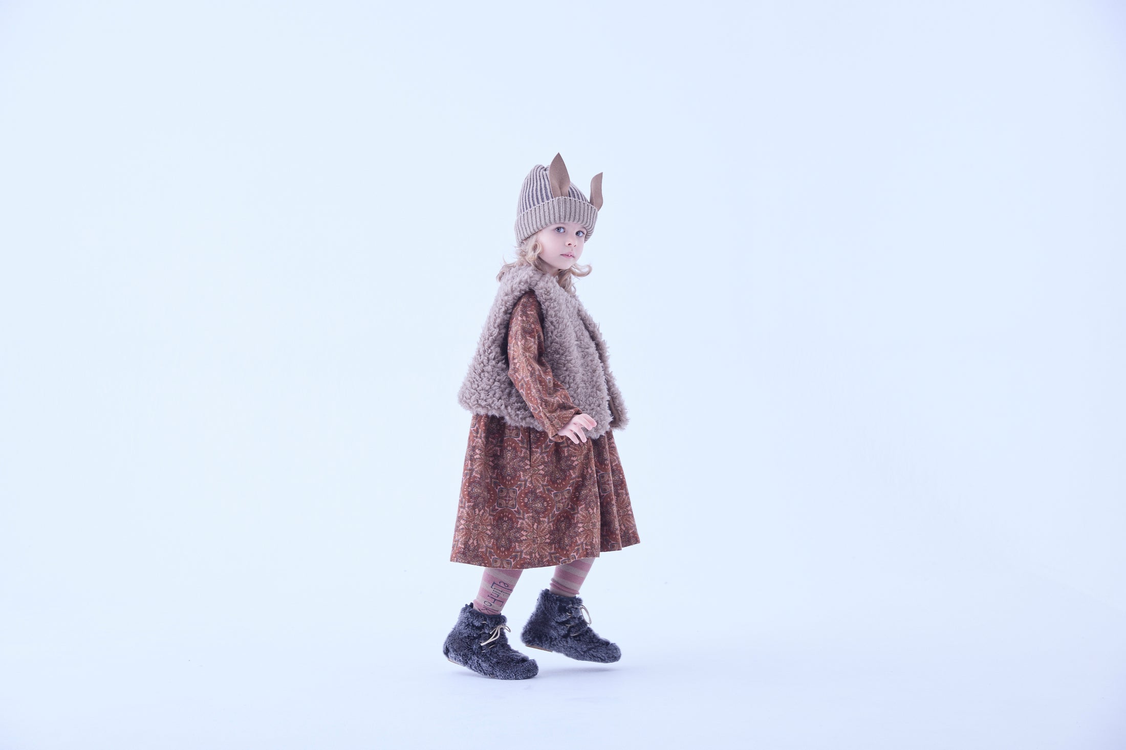 <eLfinFolk> Curly Boa Vest - brown