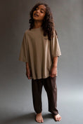 Load image into Gallery viewer, <façade> Wide SS tee - Taupe　
