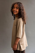 Load image into Gallery viewer, <façade> Wide SS tee - Taupe　
