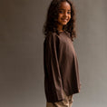 Load image into Gallery viewer, <façade> Wide LS tee - Coffee　
