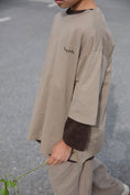 Load image into Gallery viewer, <façade> Wide SS tee - Taupe　
