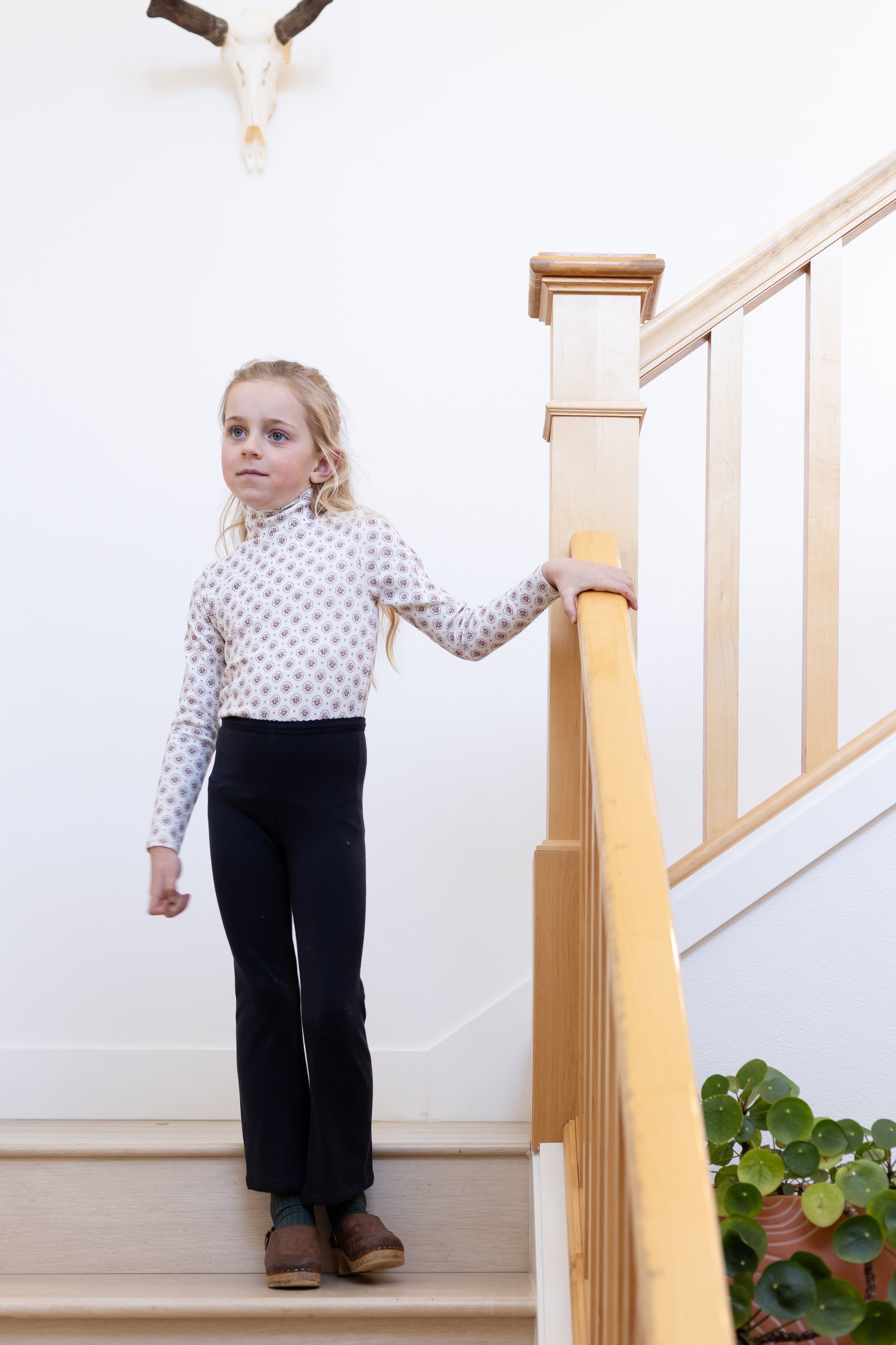 <iver and isla> pima snap turtleneck - cameo