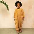 Gallery viewerに画像を読み込む, <Studio Koter> RAE OVERSIZED TEDDY BOILERSUIT（12M-5Y）
