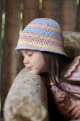 Gallery viewerに画像を読み込む, <Kalinka>Lavender Hat - Pineapple/Blue
