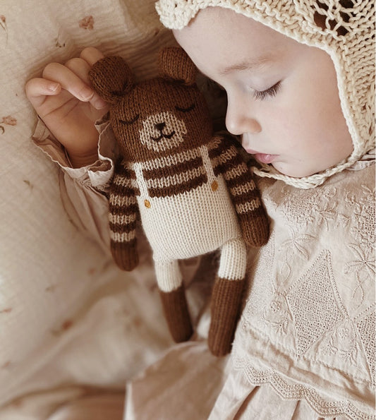 <main sauvage> Teddy knit toy - Ecru overalls</main>