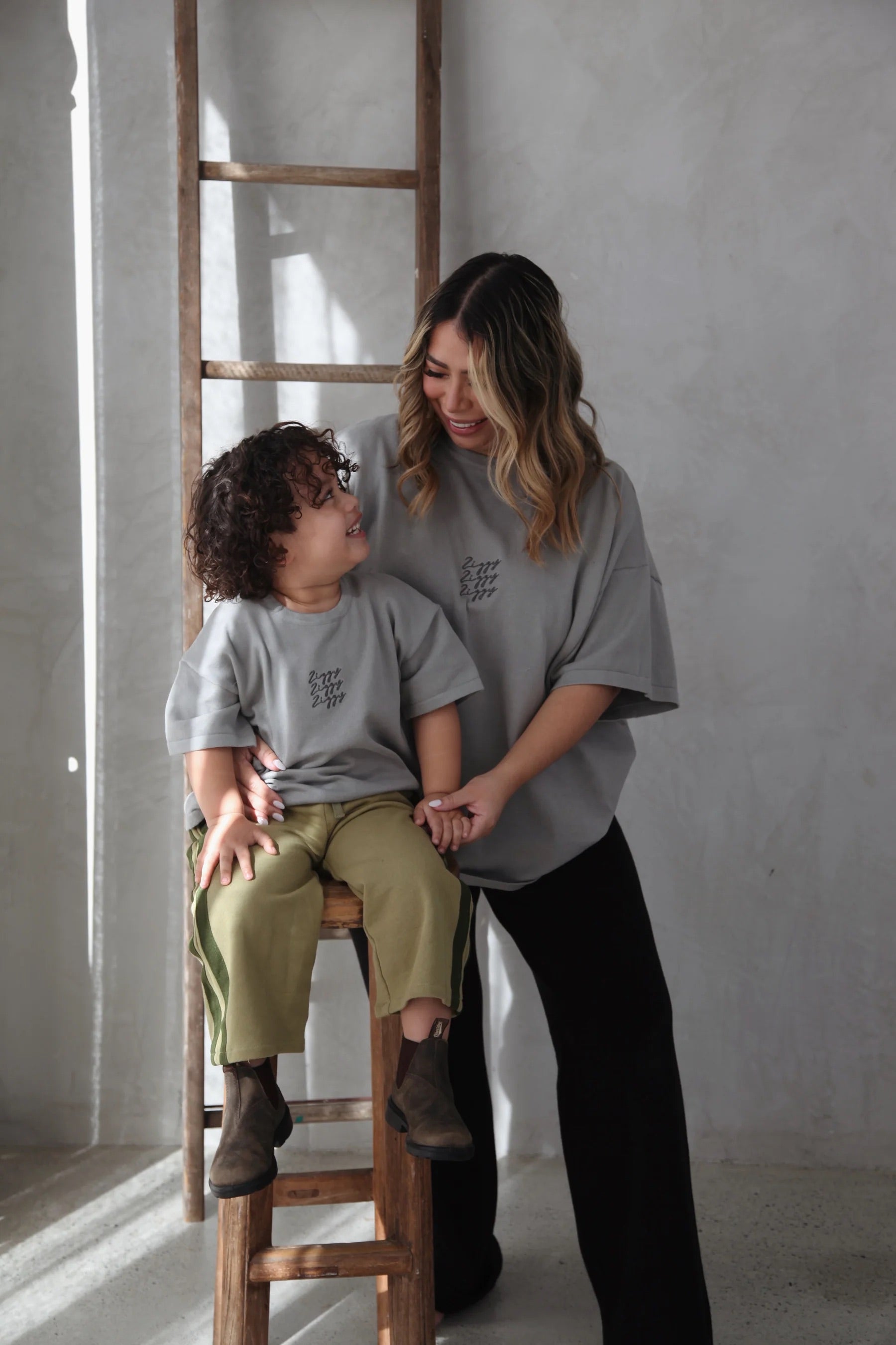 <Ziggy Lou> SIGNATURE TEE - GRAY